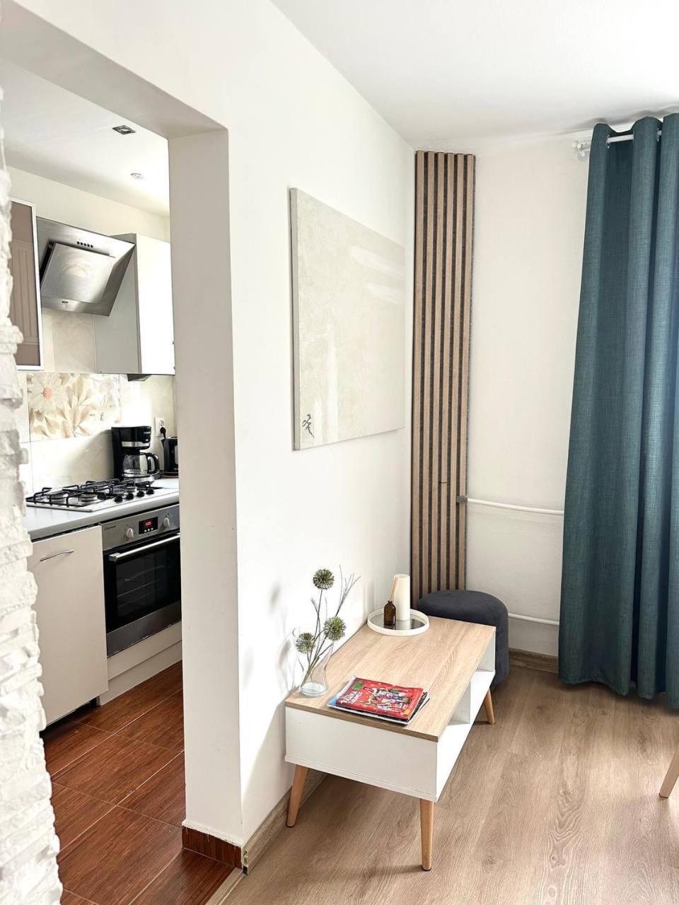 Butas Ohmyhome-zlota View Warsaw
